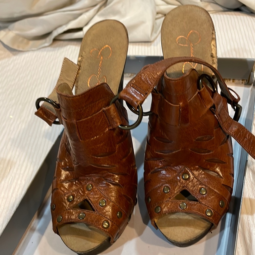 Jessica Simpson Platform sandals in cognac with bronze hardware